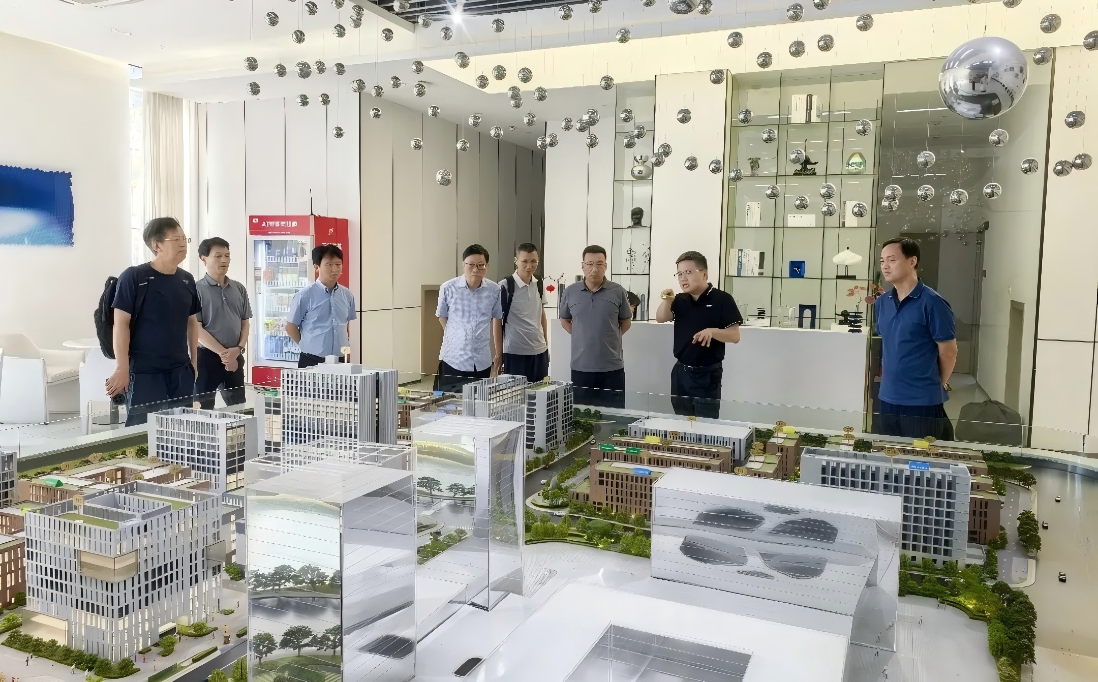 集团外董调研企业，建言献策助力发展